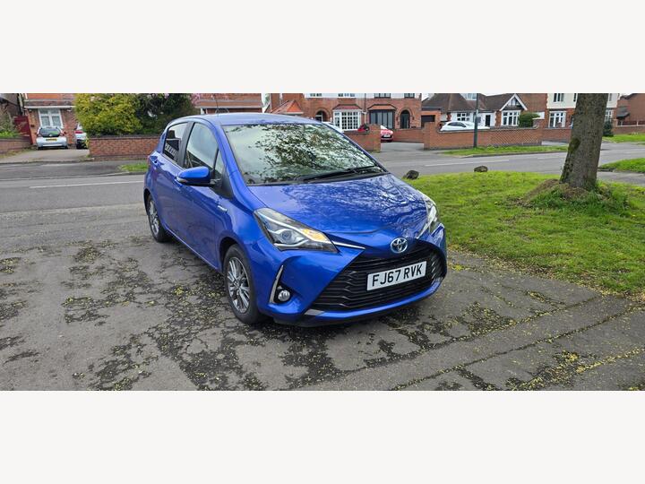 Toyota Yaris 1.5 VVT-h Icon Tech E-CVT Euro 6 (s/s) 5dr