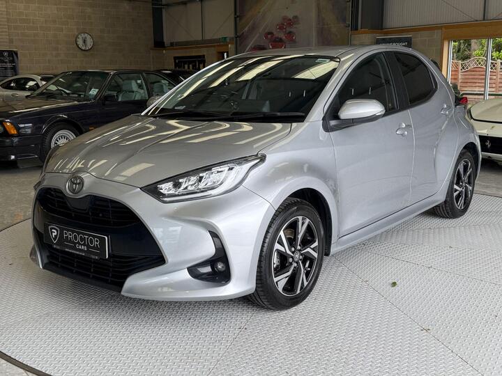 Toyota Yaris 1.5 VVT-h Design E-CVT Euro 6 (s/s) 5dr