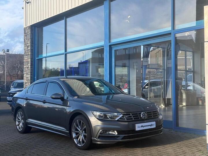 Volkswagen Passat 2.0 TDI BlueMotion Tech R-Line Euro 6 (s/s) 4dr Volkswagen Passat 2.0 TDI BlueMotion Tech R-Line Euro 6 (s/s) 4dr