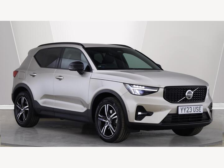 Volvo XC40 2.0 B3 MHEV Plus Dark DCT Auto Euro 6 (s/s) 5dr