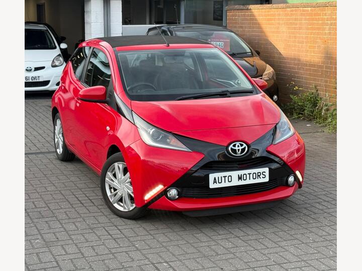 Toyota AYGO 1.0 VVT-i X-pression X-wave Euro 5 5dr Euro 5 Toyota AYGO 1.0 VVT-i X-pression X-wave Euro 5 5dr Euro 5
