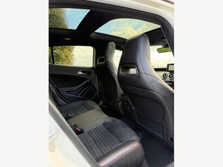Mercedes-Benz GLA 2.1 GLA220d AMG Line (Premium Plus) 7G-DCT 4MATIC Euro 6 (s/s) 5dr