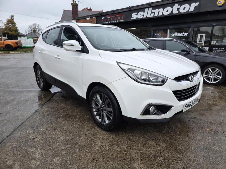 Hyundai Ix35 2.0 CRDi SE 4WD Euro 5 5dr (Nav) Hyundai Ix35 2.0 CRDi SE 4WD Euro 5 5dr (Nav)