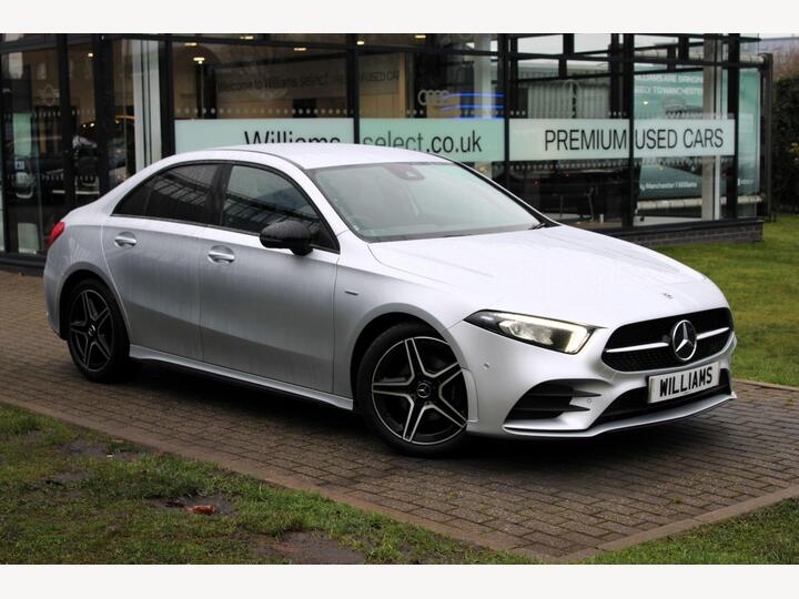 Mercedes-Benz A Class 2.0 A200d AMG Line Edition (Executive) 8G-DCT Euro 6 (s/s) 4dr Mercedes-Benz A Class 2.0 A200d AMG Line Edition (Executive) 8G-DCT Euro 6 (s/s) 4dr
