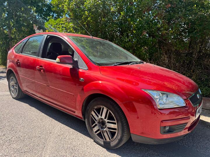 Ford Focus 1.6 Ghia 5dr