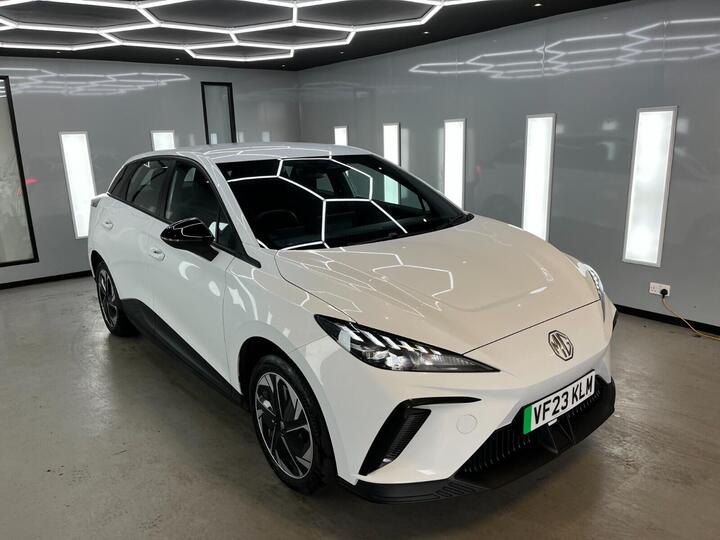 MG MG 4 64kWh SE Long Range Auto 5dr