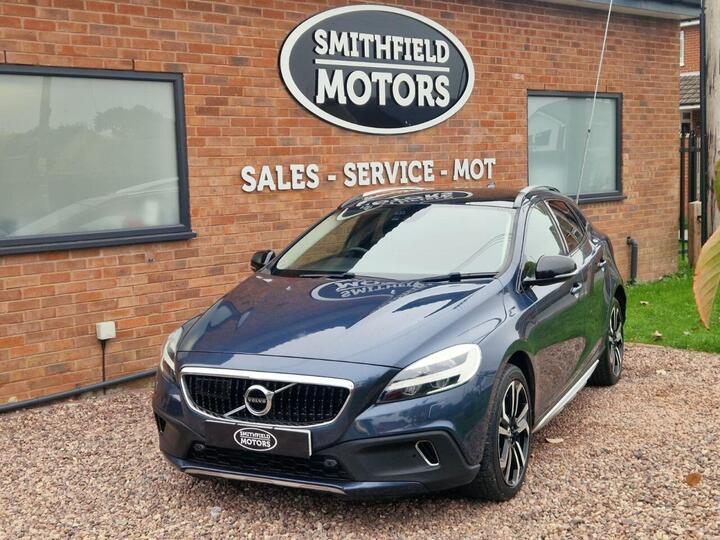 Volvo V40 CROSS COUNTRY 2.0 D3 Pro Euro 6 (s/s) 5dr Volvo V40 CROSS COUNTRY 2.0 D3 Pro Euro 6 (s/s) 5dr