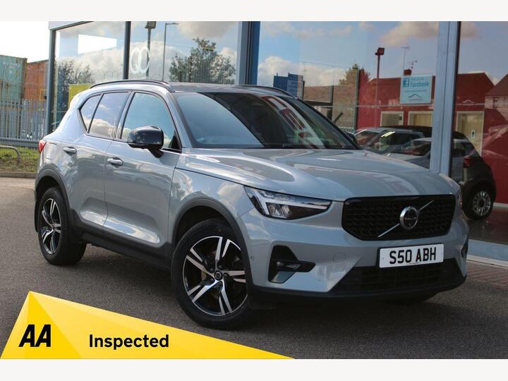 Volvo XC40 2.0 B4 MHEV Plus Dark DCT Auto Euro 6 (s/s) 5dr