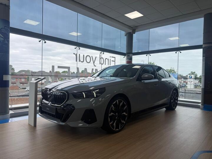 BMW 5 Series 3.0 550e 22.1kWh M Sport Pro Steptronic XDrive Euro 6 (s/s) 4dr