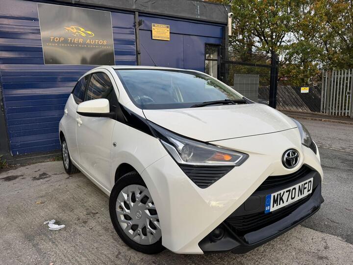 Toyota AYGO 1.0 VVT-i X-play Euro 6 5dr Toyota AYGO 1.0 VVT-i X-play Euro 6 5dr