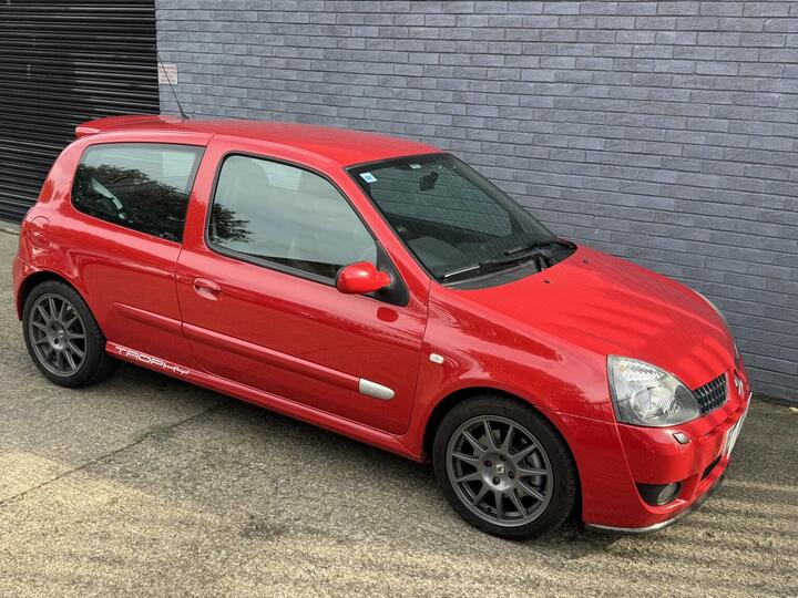 Renault CLIO 2.0 16v Renaultsport Trophy 3dr Renault CLIO 2.0 16v Renaultsport Trophy 3dr