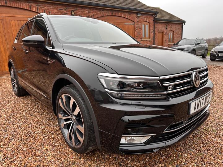 Volkswagen Tiguan 2.0 TDI BlueMotion Tech R-Line DSG Euro 6 (s/s) 5dr Volkswagen Tiguan 2.0 TDI BlueMotion Tech R-Line DSG Euro 6 (s/s) 5dr