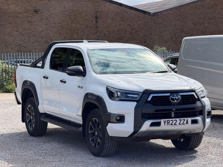 Toyota HI-LUX 2.8 D-4D Invincible X Auto 4WD Euro 6 (s/s) 4dr