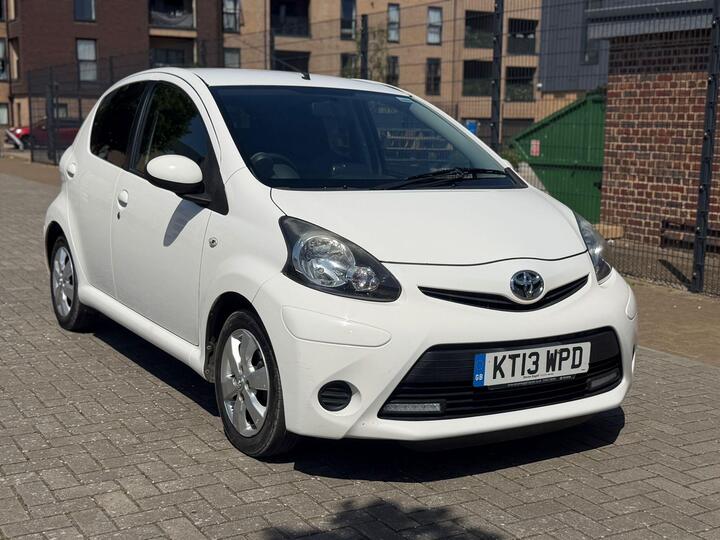 Toyota AYGO 1.0 VVT-i Euro 5 5dr Toyota AYGO 1.0 VVT-i Euro 5 5dr