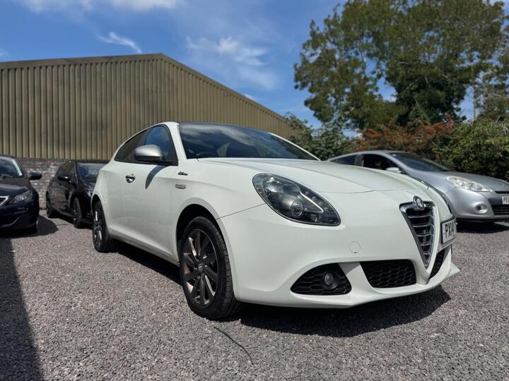 Alfa Romeo Giulietta 2.0 JTDM-2 Collezione Euro 5 (s/s) 5dr Alfa Romeo Giulietta 2.0 JTDM-2 Collezione Euro 5 (s/s) 5dr