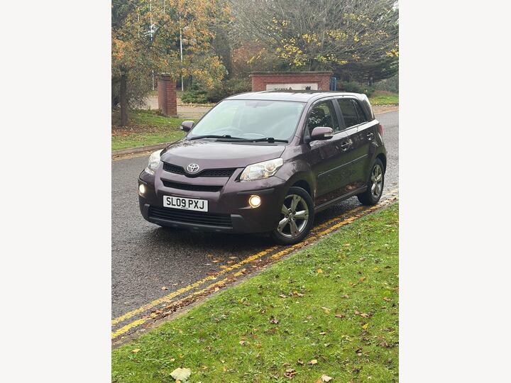 Toyota Urban Cruiser 1.33 Dual VVT-i Euro 4 (s/s) 5dr Toyota Urban Cruiser 1.33 Dual VVT-i Euro 4 (s/s) 5dr