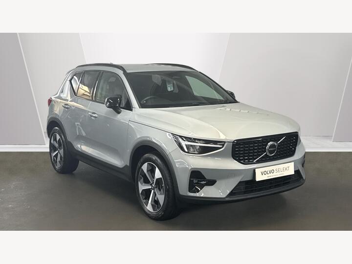 Volvo XC40 2.0 B3 MHEV Plus Dark DCT Auto Euro 6 (s/s) 5dr