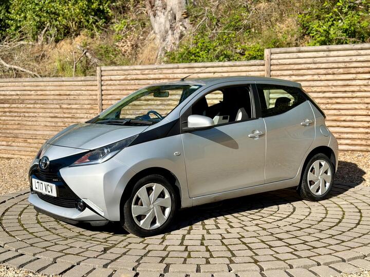 Toyota AYGO 1.0 VVT-i X-play X-shift Euro 6 5dr