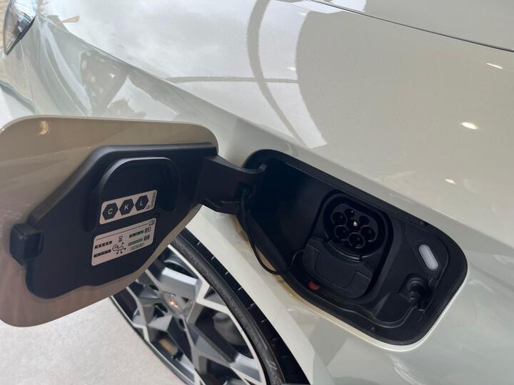 CUPRA Leon CUPRA Leon Hatch VZ1 1.5 E-HYBRID DSG-auto 272 6-speed Automatic