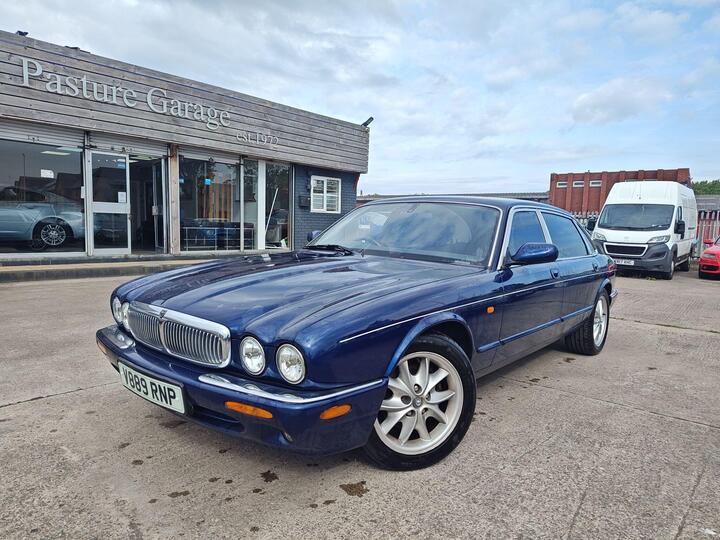 Jaguar XJ 4.0 Sovereign LWB Saloon 4dr