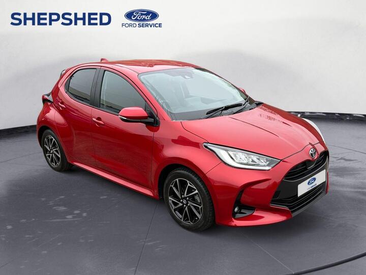 Toyota Yaris 1.5 VVT-h Design E-CVT Euro 6 (s/s) 5dr