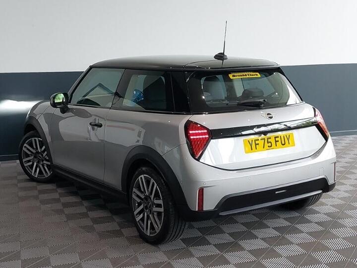 MINI Cooper 1.5C Classic Steptronic Euro 6 (s/s) 3dr