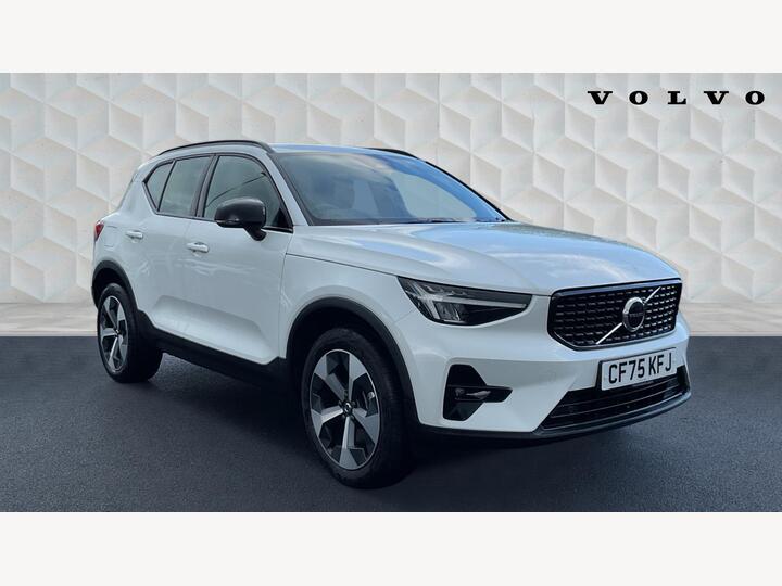 Volvo XC40 2.0 B4 MHEV Plus Dark DCT Auto Euro 6 (s/s) 5dr
