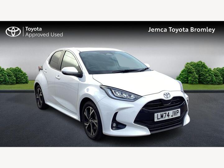 Toyota Yaris 1.5 VVT-h Design E-CVT Euro 6 (s/s) 5dr Toyota Yaris 1.5 VVT-h Design E-CVT Euro 6 (s/s) 5dr