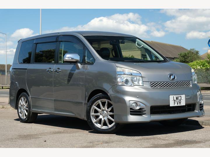 Toyota Voxy 7 Seats+ New Leather Seat