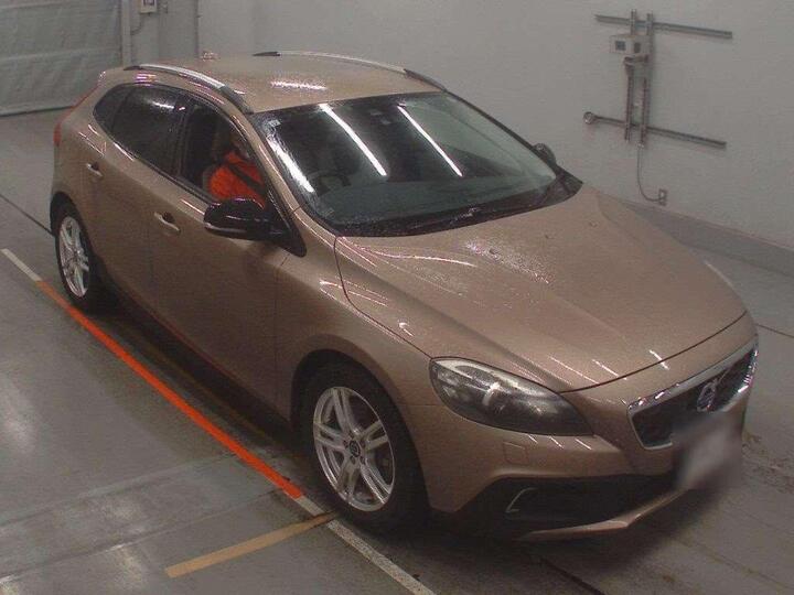 Volvo V40 2.0 T5 Lux Nav Auto AWD Euro 6 (s/s) 5dr Volvo V40 2.0 T5 Lux Nav Auto AWD Euro 6 (s/s) 5dr