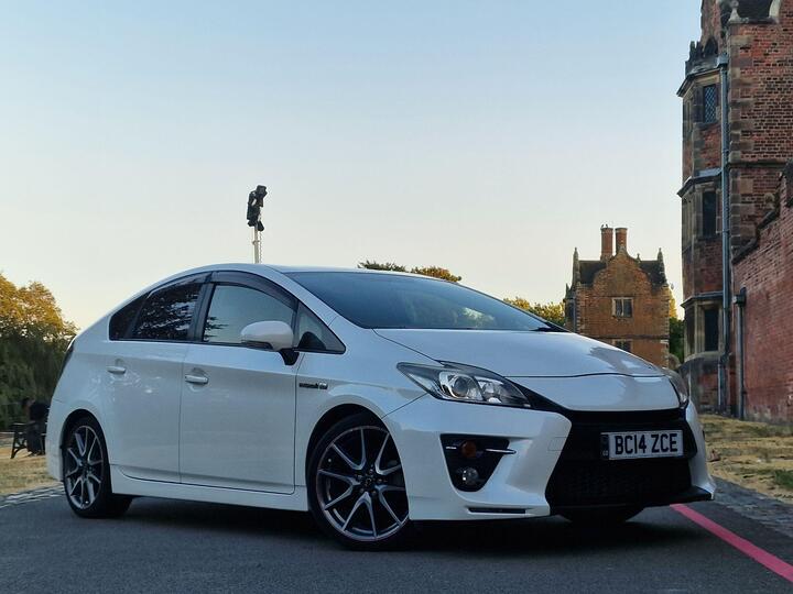 Toyota Prius Hybrid AUTO GS INTERIOR & EXTERIOR