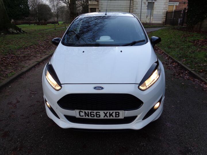 Ford Fiesta 1.0T EcoBoost ST-Line Euro 6 (s/s) 3dr