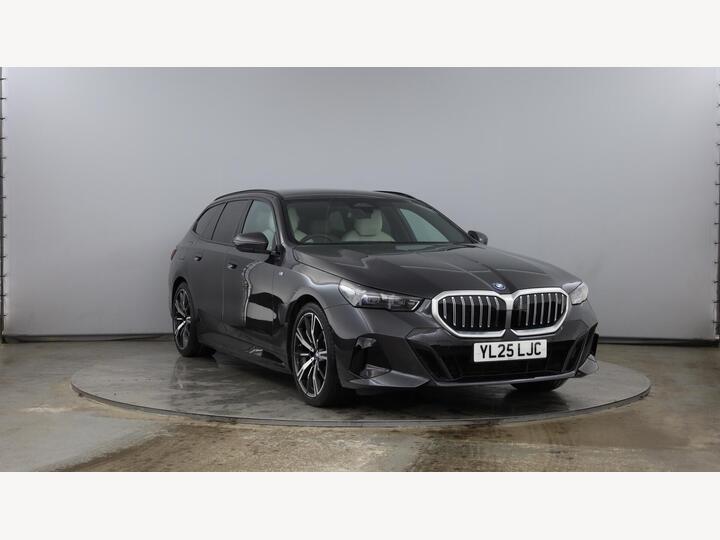 BMW 5 Series 2.0 530e 22.1kWh M Sport Touring Steptronic Euro 6 (s/s) 5dr BMW 5 Series 2.0 530e 22.1kWh M Sport Touring Steptronic Euro 6 (s/s) 5dr