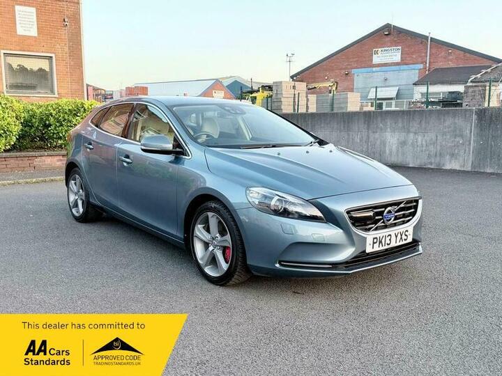 Volvo V40 1.6 T4 SE Lux Nav Hatchback 5dr Petrol Powershift Euro 5 (s/s) (180 Ps)