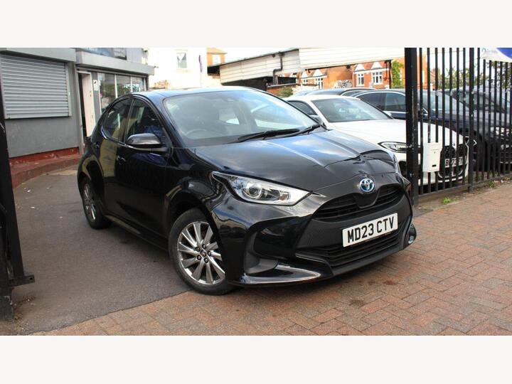 Toyota YARIS 1.5 VVT-h Icon E-CVT Euro 6 (s/s) 5dr