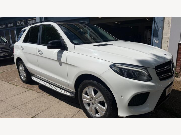 Mercedes-Benz GLE 3.0 GLE350d V6 AMG Line (Premium Plus) G-Tronic 4MATIC Euro 6 (s/s) 5dr Mercedes-Benz GLE 3.0 GLE350d V6 AMG Line (Premium Plus) G-Tronic 4MATIC Euro 6 (s/s) 5dr