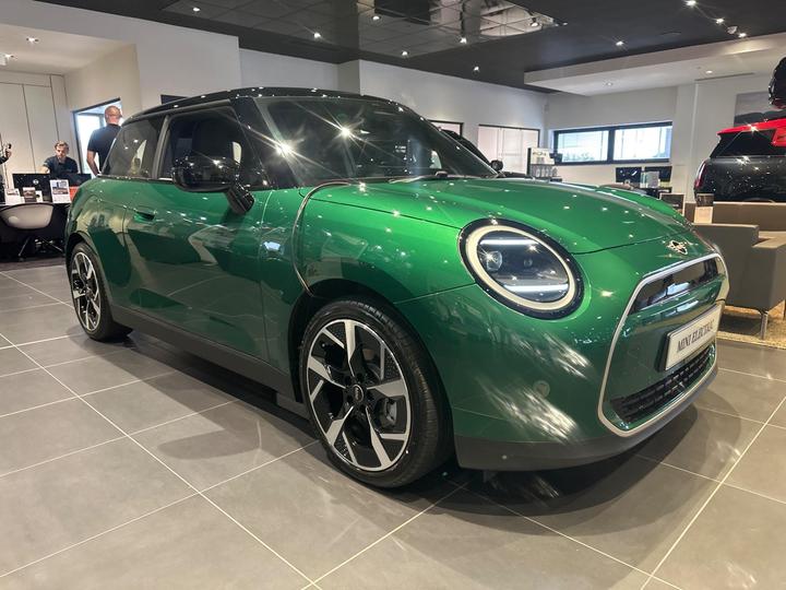 MINI Cooper E 40.7kWh Exclusive Auto 3dr