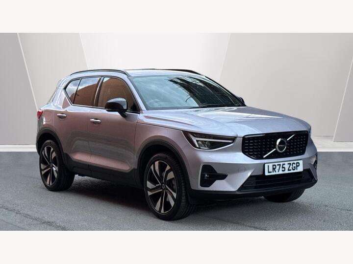 Volvo XC40 2.0 B3 MHEV Plus Dark DCT Auto Euro 6 (s/s) 5dr