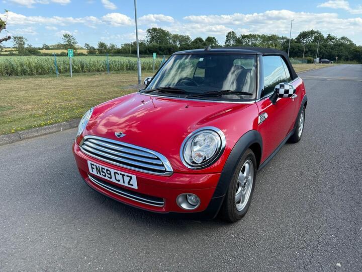 MINI Convertible 1.6 Cooper Convertible 2dr Petrol Steptronic Euro 5 (122 Ps) MINI Convertible 1.6 Cooper Convertible 2dr Petrol Steptronic Euro 5 (122 Ps)