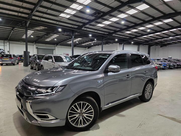 Mitsubishi Outlander 2.4h TwinMotor 13.8kWh Exceed CVT 4WD Euro 6 (s/s) 5dr Mitsubishi Outlander 2.4h TwinMotor 13.8kWh Exceed CVT 4WD Euro 6 (s/s) 5dr
