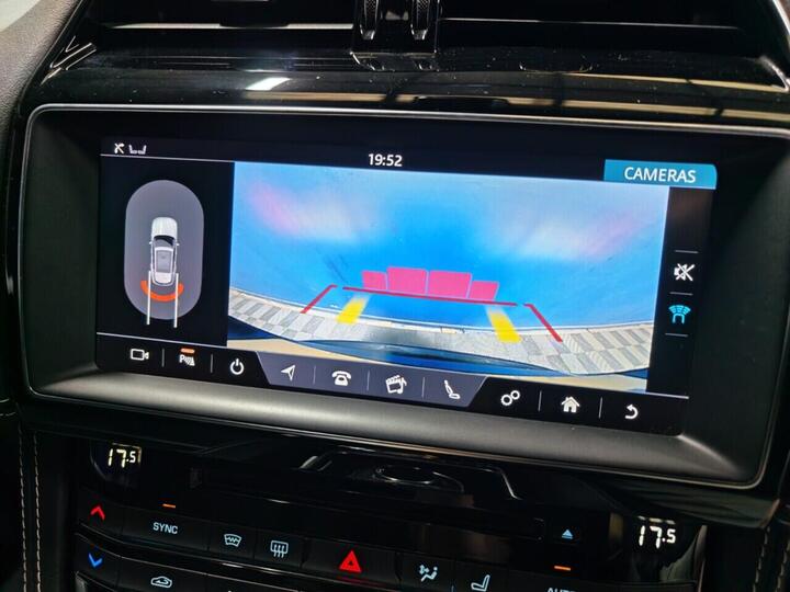 Jaguar F-PACE 2.0 D240 Chequered Flag Auto AWD Euro 6 (s/s) 5dr