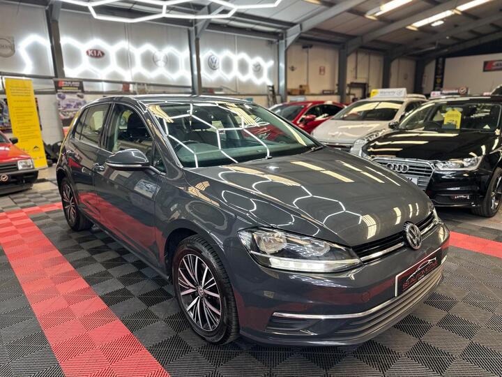 Volkswagen Golf 1.6 TDI BlueMotion Tech SE Nav Euro 6 (s/s) 5dr