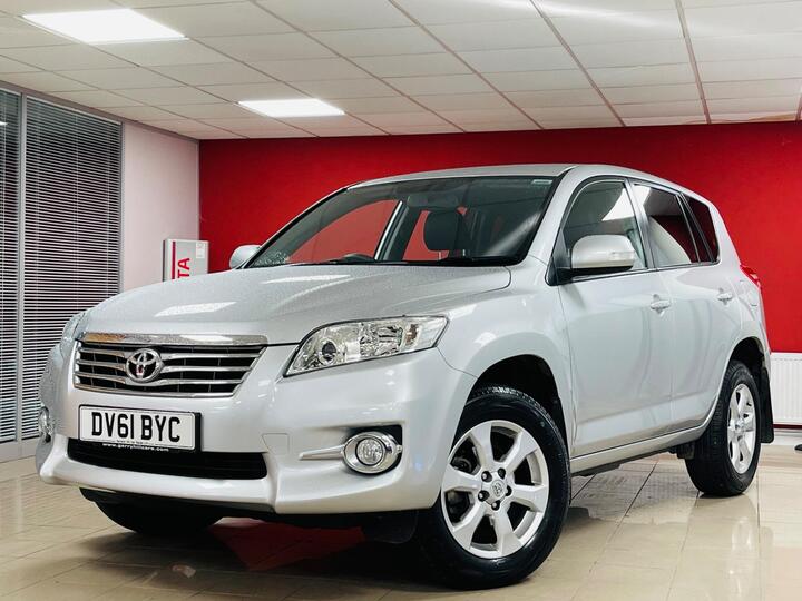 Toyota RAV4 2.2 D-4D XT-R 4WD Euro 5 5dr Toyota RAV4 2.2 D-4D XT-R 4WD Euro 5 5dr