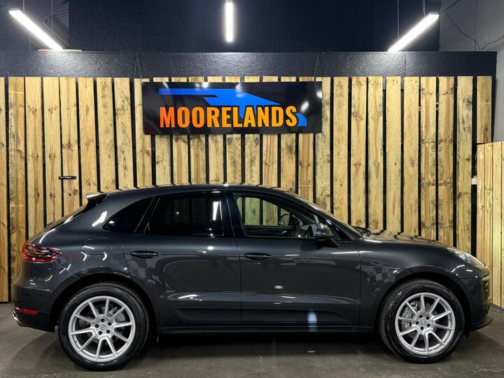 Porsche Macan 3.0 TD V6 S PDK 4WD Euro 6 (s/s) 5dr Porsche Macan 3.0 TD V6 S PDK 4WD Euro 6 (s/s) 5dr
