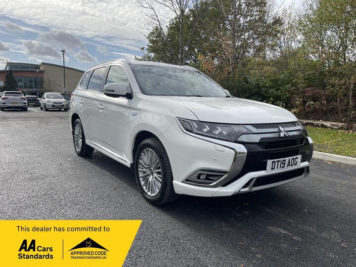 Mitsubishi Outlander 2.4h TwinMotor 13.8kWh 4h CVT 4WD Euro 6 (s/s) 5dr Mitsubishi Outlander 2.4h TwinMotor 13.8kWh 4h CVT 4WD Euro 6 (s/s) 5dr