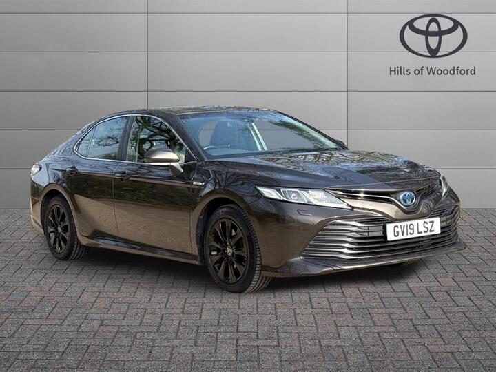 Toyota Camry 2.5 VVT-h Design CVT Euro 6 (s/s) 4dr