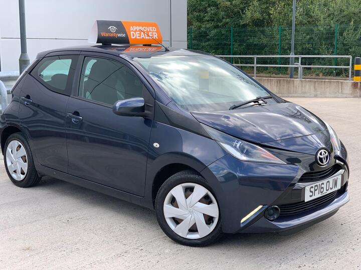 Toyota AYGO 1.0 VVT-i X-play Euro 5 5dr Euro 5 Toyota AYGO 1.0 VVT-i X-play Euro 5 5dr Euro 5
