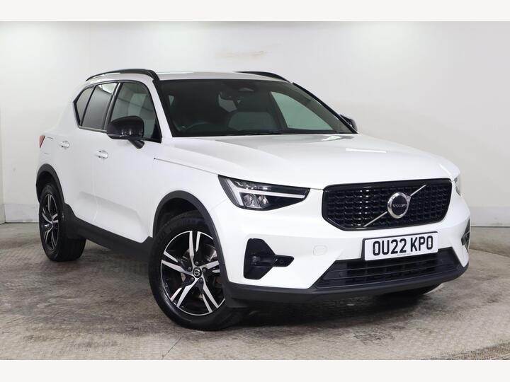 Volvo XC40 2.0 B3 MHEV Plus Dark DCT Auto Euro 6 (s/s) 5dr