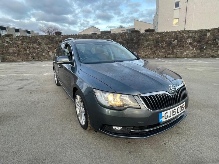 Skoda Superb 2.0 TDI SE Euro 5 (s/s) 5dr Skoda Superb 2.0 TDI SE Euro 5 (s/s) 5dr