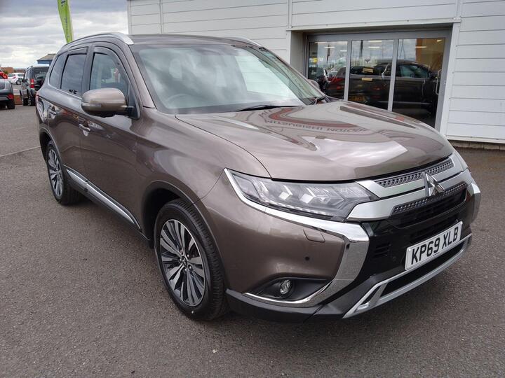 Mitsubishi Outlander 2.0 MIVEC Exceed CVT 4WD Euro 6 (s/s) 5dr Mitsubishi Outlander 2.0 MIVEC Exceed CVT 4WD Euro 6 (s/s) 5dr